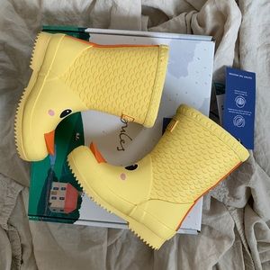 New in box Joules yellow duck wellies - kids
